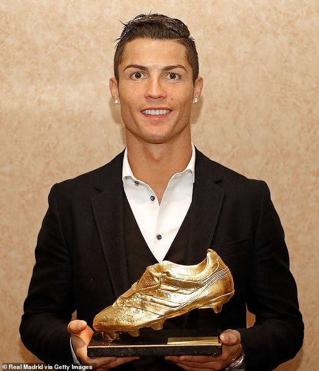 Ronaldo 40 tuổi vẫn đẹp trai cực phẩm, bác sĩ thẩm mỹ khui loạt bí mật 