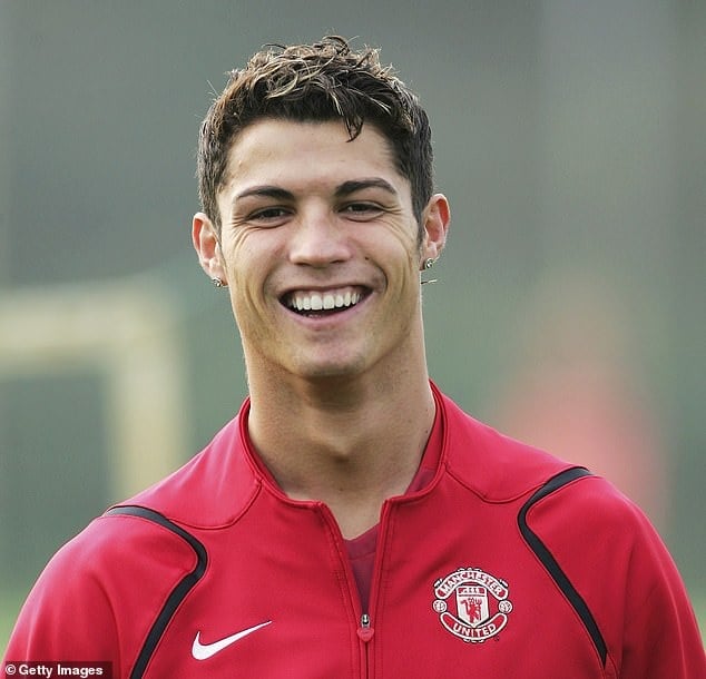 Ronaldo 40 tuổi vẫn đẹp trai cực phẩm, bác sĩ thẩm mỹ khui loạt bí mật 
