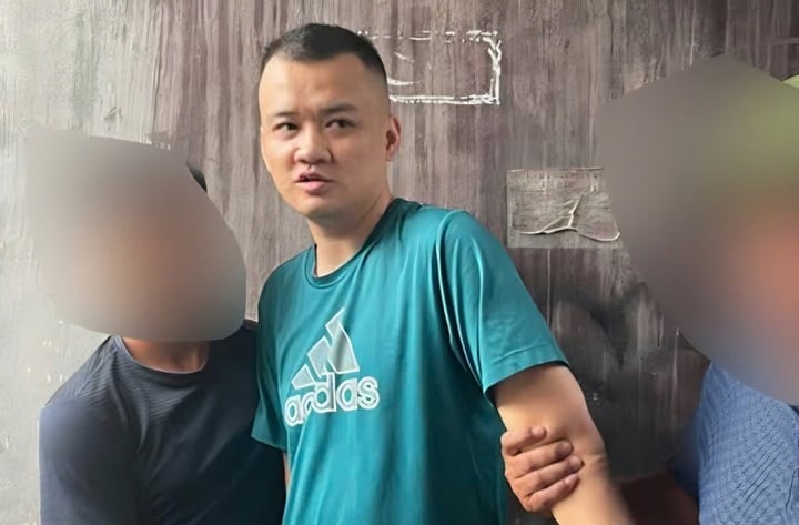 Táo tợn cướp tiệm vàng, dùng dao tấn công chồng chủ tiệm khi bị truy bắt- Ảnh 1.