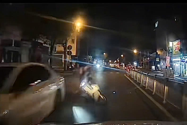 Tài xế ô tô bị đánh gãy sống mũi ở TP HCM: Điều tra vụ việc gây xôn xao - Ảnh 1.