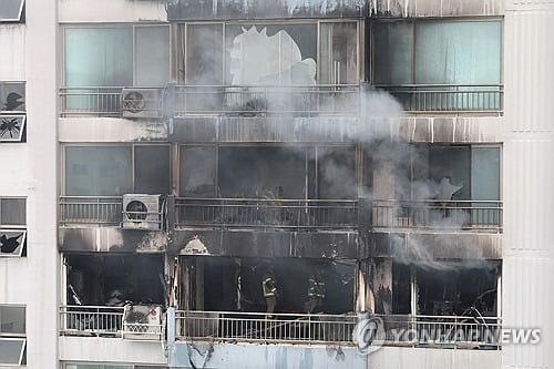 18-1755490771-hoa-hoan-tai-chung-cu-18-tang-o-thu-do-seoul-nhieu-nguoi-thuong-vong.jpg