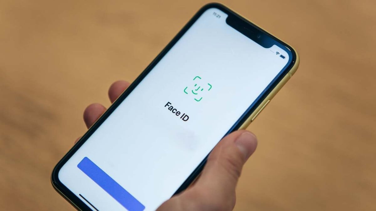 Face ID giúp người dùng mở khóa iPhone chỉ bằng một ánh nhìn.