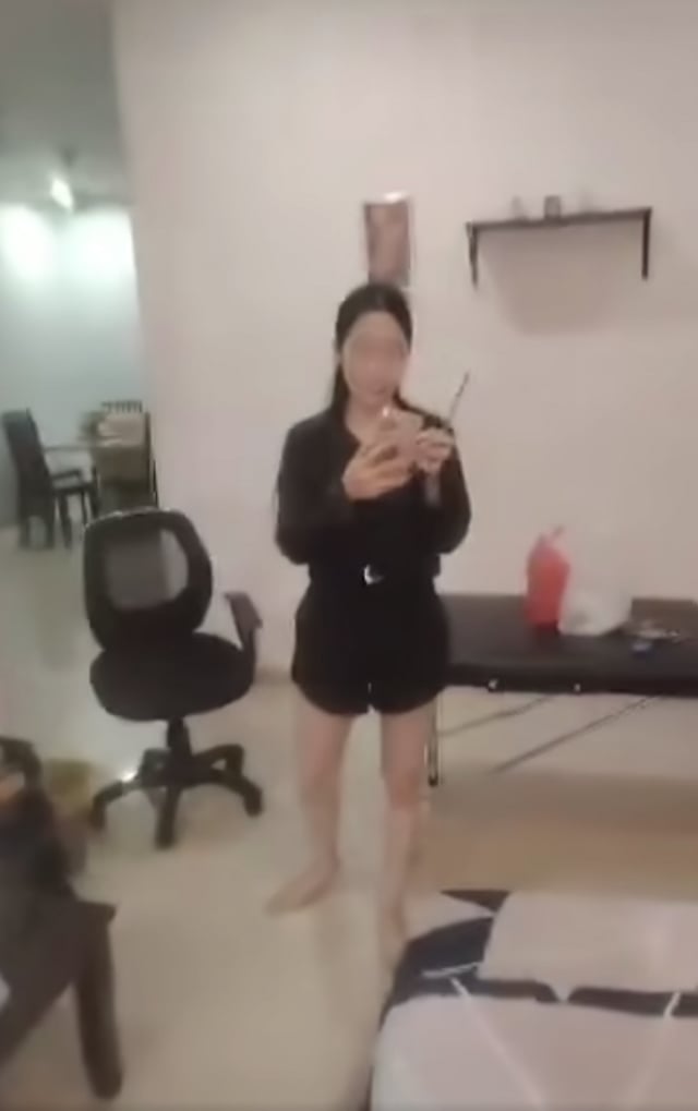 Đến tận nhà nhân tình của chồng để đánh ghen, người vợ có hành động khiến chồng phải sững sờ - Ảnh 2.