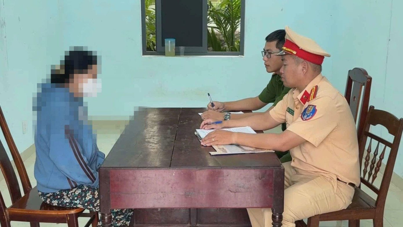 Cụ bà buôn ve chai tông người bán vé số rồi bỏ đi vì nghĩ không ai biết- Ảnh 2.