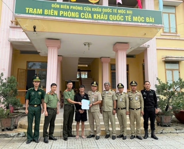 19-1755573100-bat-doi-tuong-quan-ly-cap-cao-cua-to-chuc-lua-dao-chiem-doat-gan-1000-ty-dong.jpeg