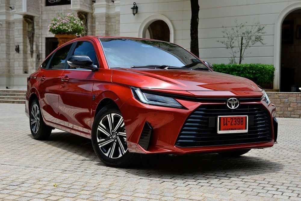 Toyota Vios Hybrid nhá hàng trước thềm ra mắt: Một chi tiết hứa hẹn thoát mác 'xe dịch vụ', giá quy đổi dự kiến từ gần 570 triệu đồng- Ảnh 1.