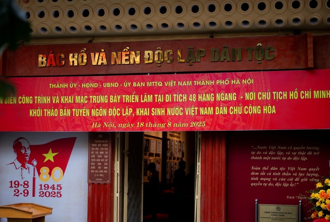 19-1755575921-khung-canh-bat-ngo-ben-trong-ngoi-nha-dac-biet-giua-long-pho-co-ha-noi-sau-80-nam.jpg