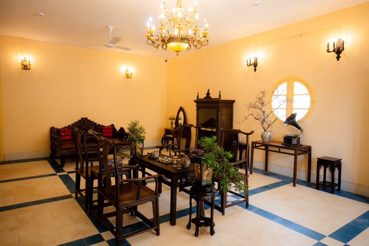 19-1755575921-khung-canh-bat-ngo-ben-trong-ngoi-nha-dac-biet-giua-long-pho-co-ha-noi-sau-80-nam.jpg