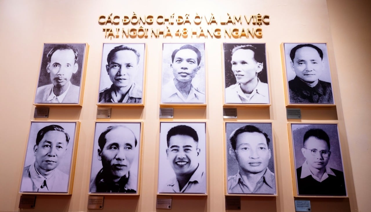 19-1755575921-khung-canh-bat-ngo-ben-trong-ngoi-nha-dac-biet-giua-long-pho-co-ha-noi-sau-80-nam.jpg