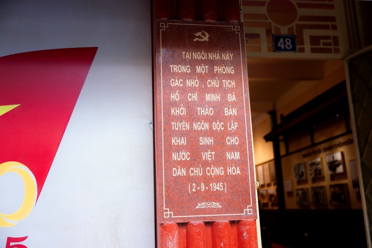 19-1755576019-khung-canh-bat-ngo-ben-trong-ngoi-nha-dac-biet-giua-long-pho-co-ha-noi-sau-80-nam.jpg