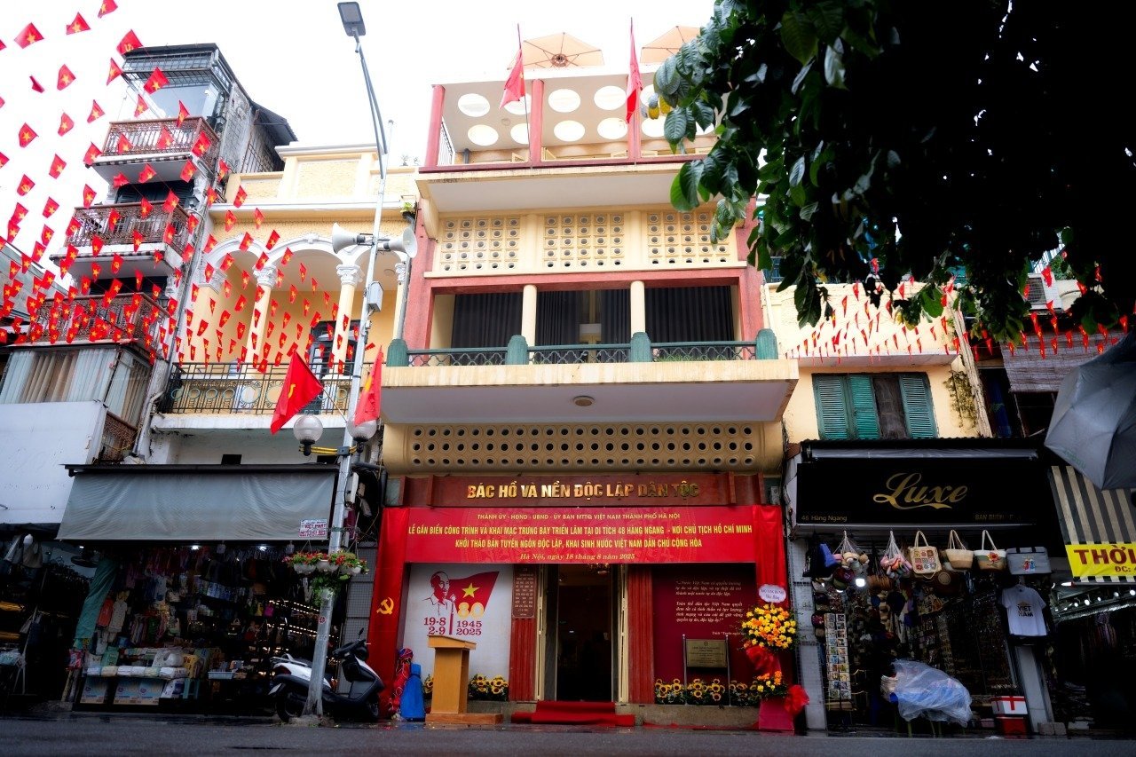 19-1755576019-khung-canh-bat-ngo-ben-trong-ngoi-nha-dac-biet-giua-long-pho-co-ha-noi-sau-80-nam.jpg