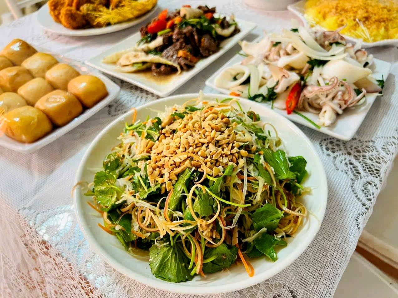 nộm rau má huong vy.jpg