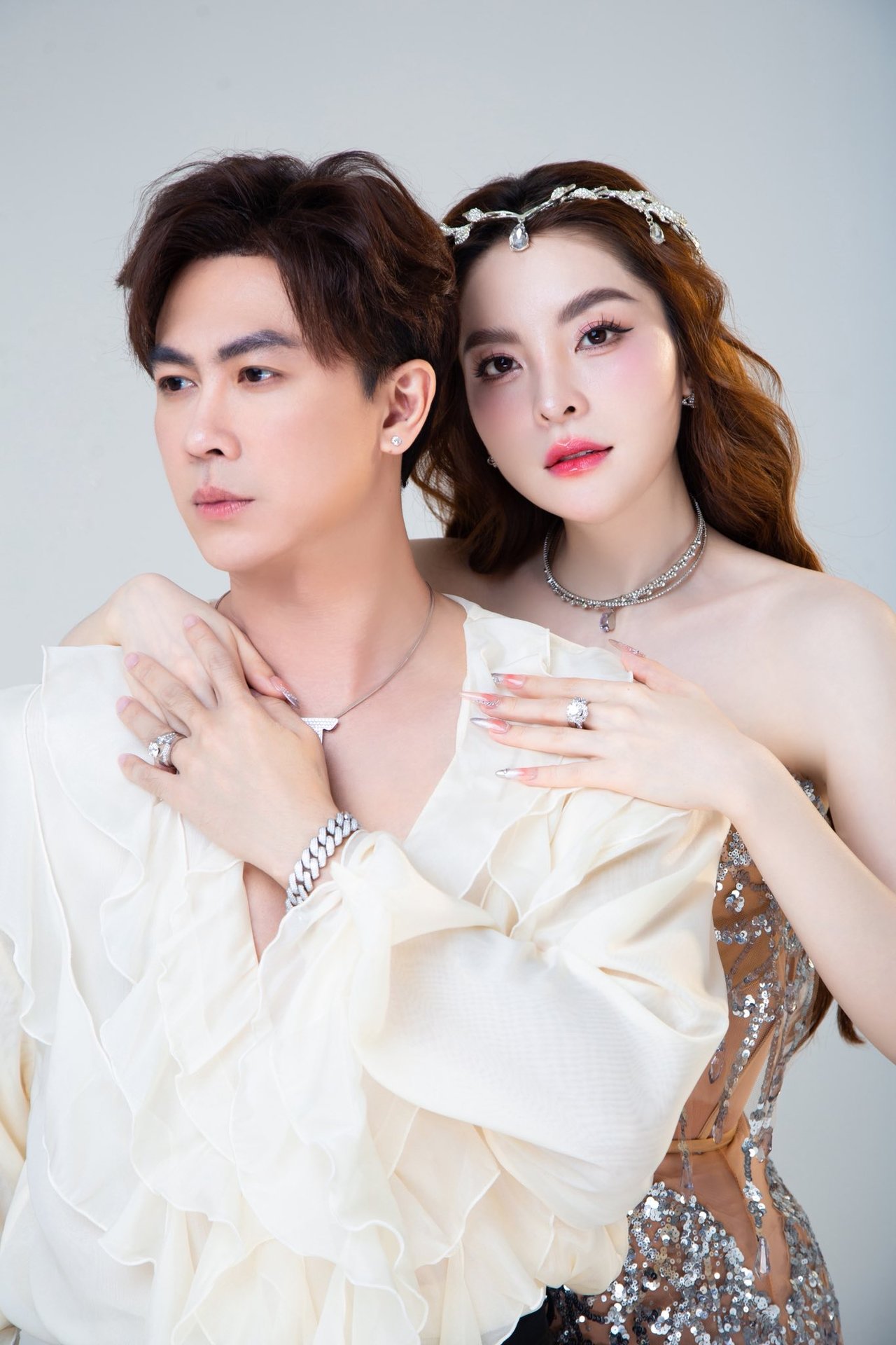 Cặp đôi ca sĩ Vbiz bị soi sống chung nhà bí mật tổ chức đám hỏi?- Ảnh 4.