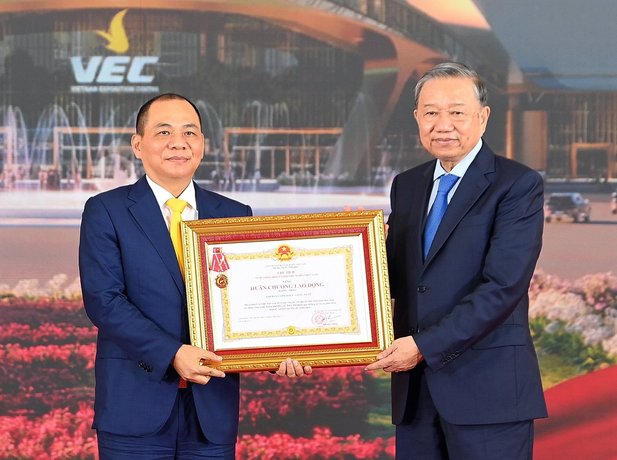 khanh thanh vec,  hoi cho trien lam,  dong anh anh 10