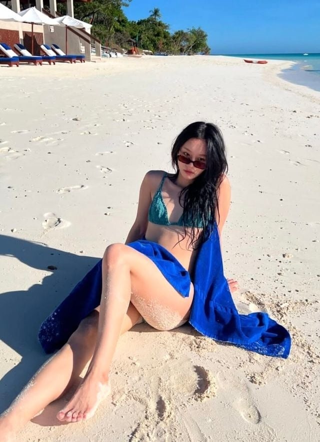 Hyeri diện bikini lộ vòng 2 xồ xề, hóa ra trước giờ là