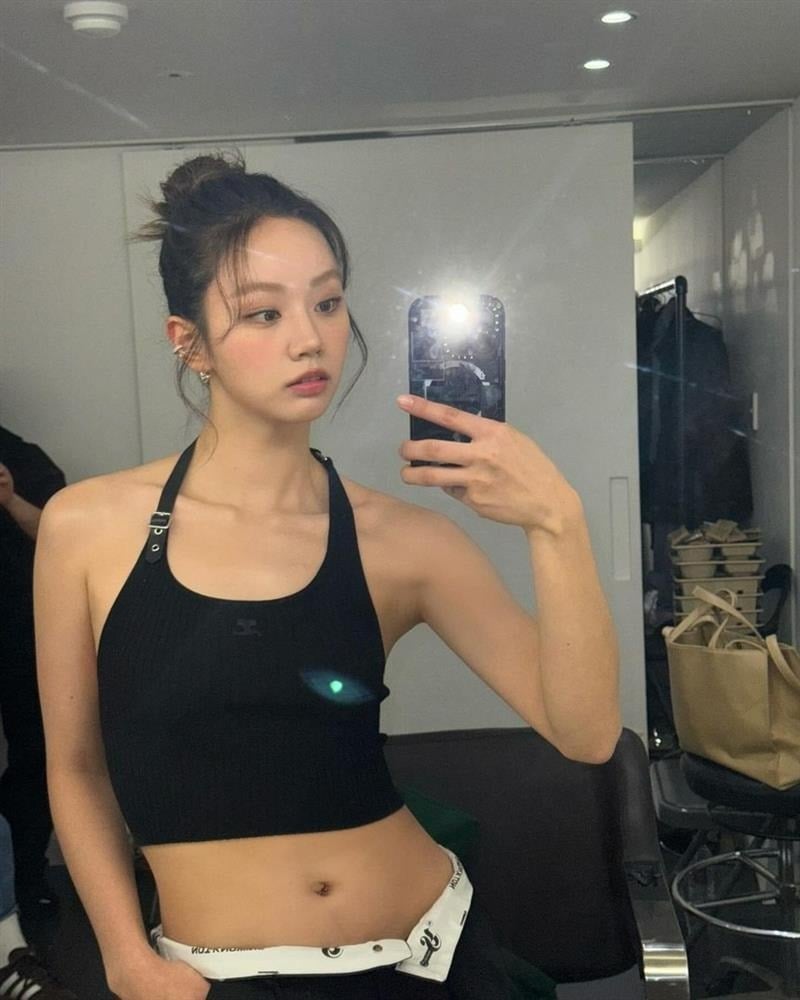 Hyeri diện bikini lộ vòng 2 xồ xề, hóa ra trước giờ là