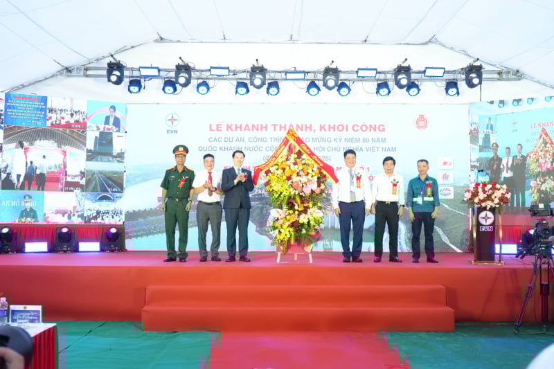 Khánh thành hòa lưới điện tổ máy số 1 - Dự án Nhà máy Thủy điện Hòa Bình mở rộng -0