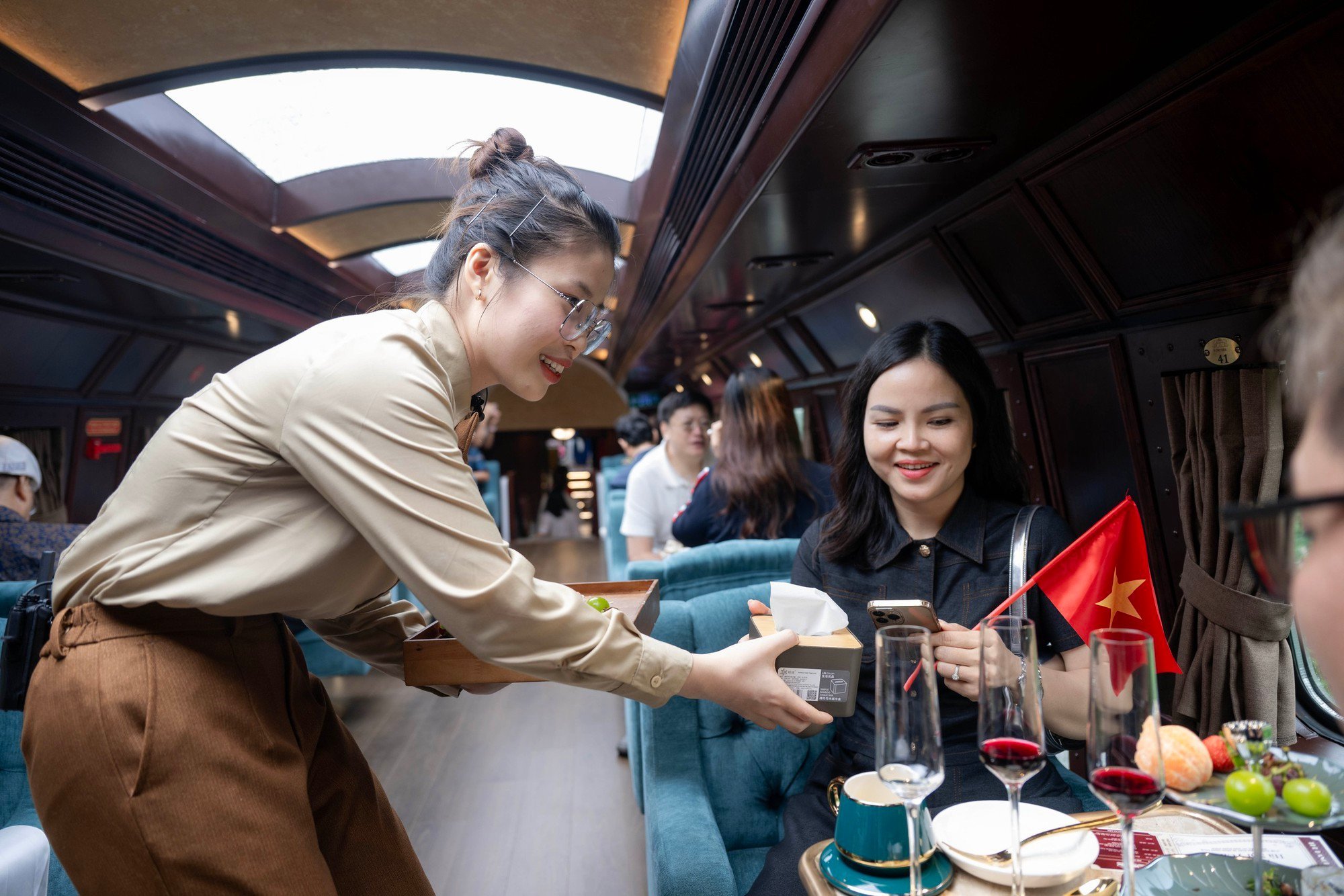 Chính thức ra mắt đoàn tàu 2 tầng 