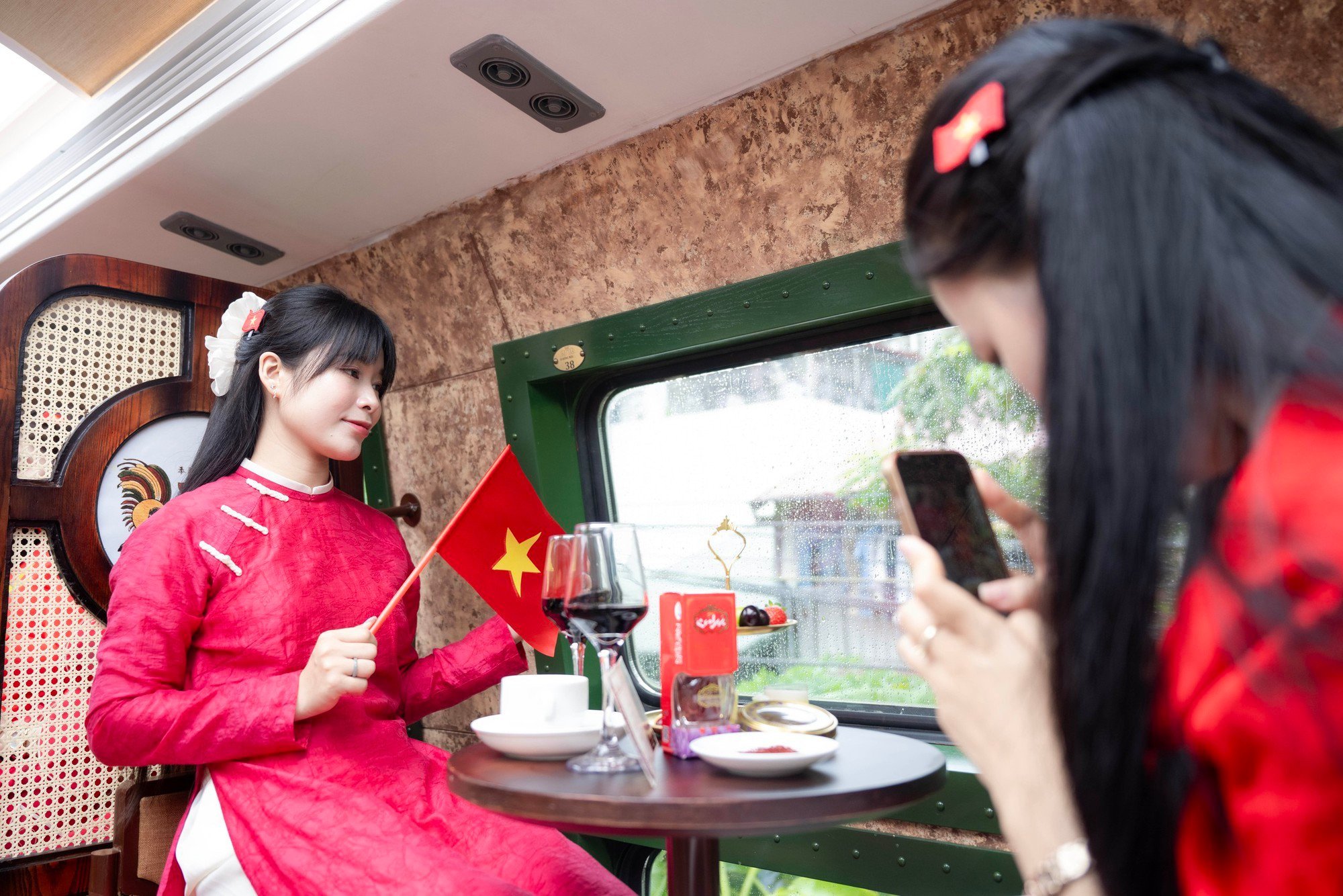 Chính thức ra mắt đoàn tàu 2 tầng 