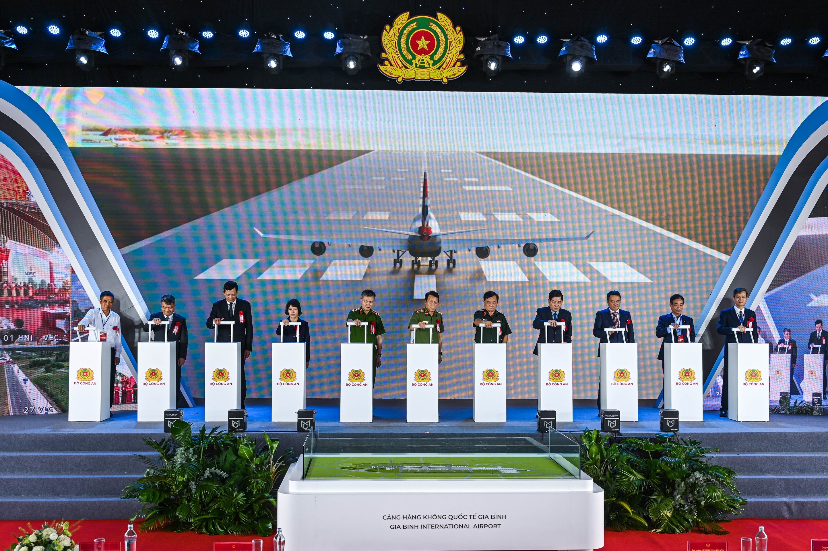 20-1755658941-can-canh-khu-dat-gan-2000-ha-xay-sieu-san-bay-121000-ty-dong.jpg