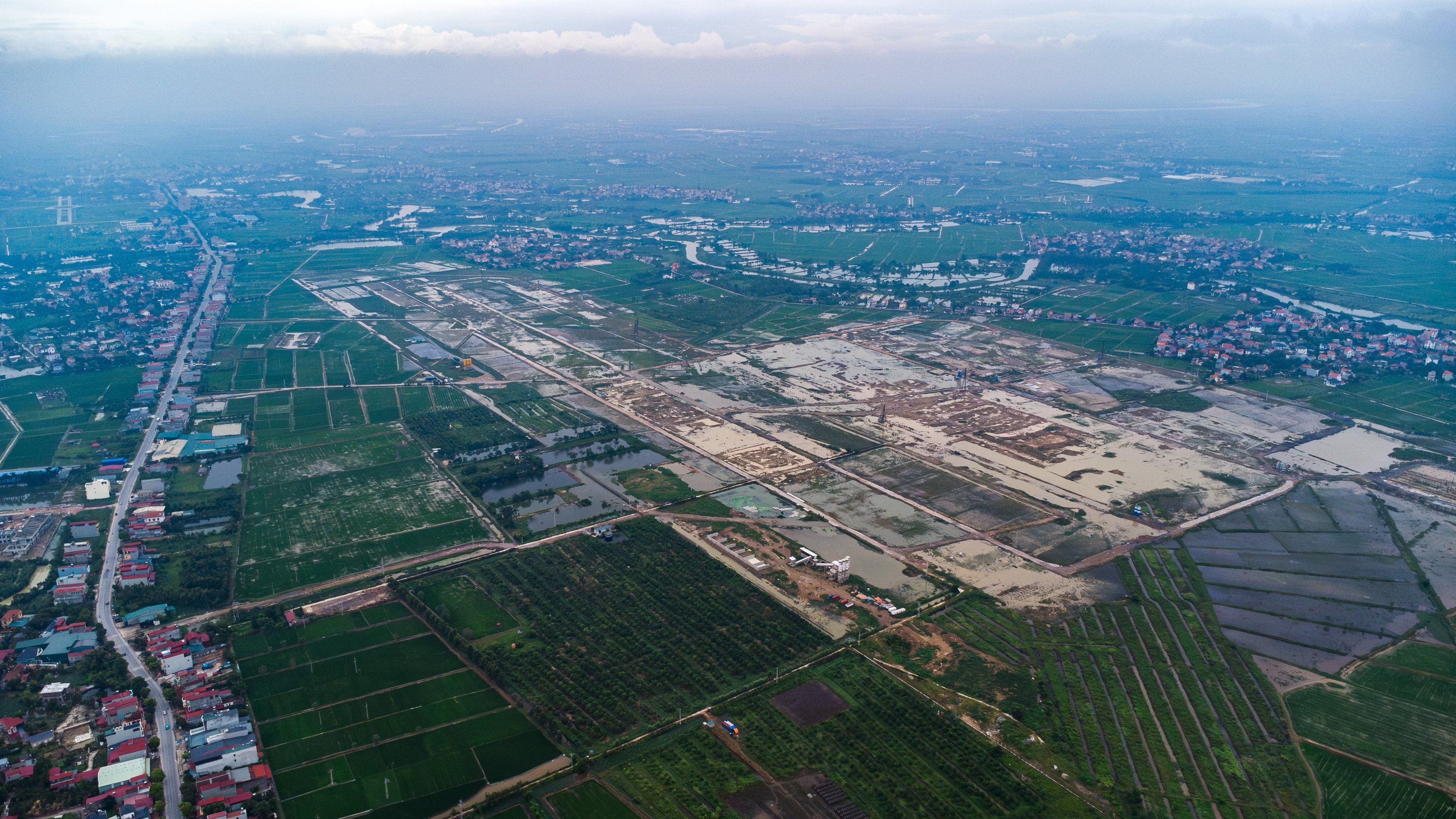 20-1755658941-can-canh-khu-dat-gan-2000-ha-xay-sieu-san-bay-121000-ty-dong.jpg