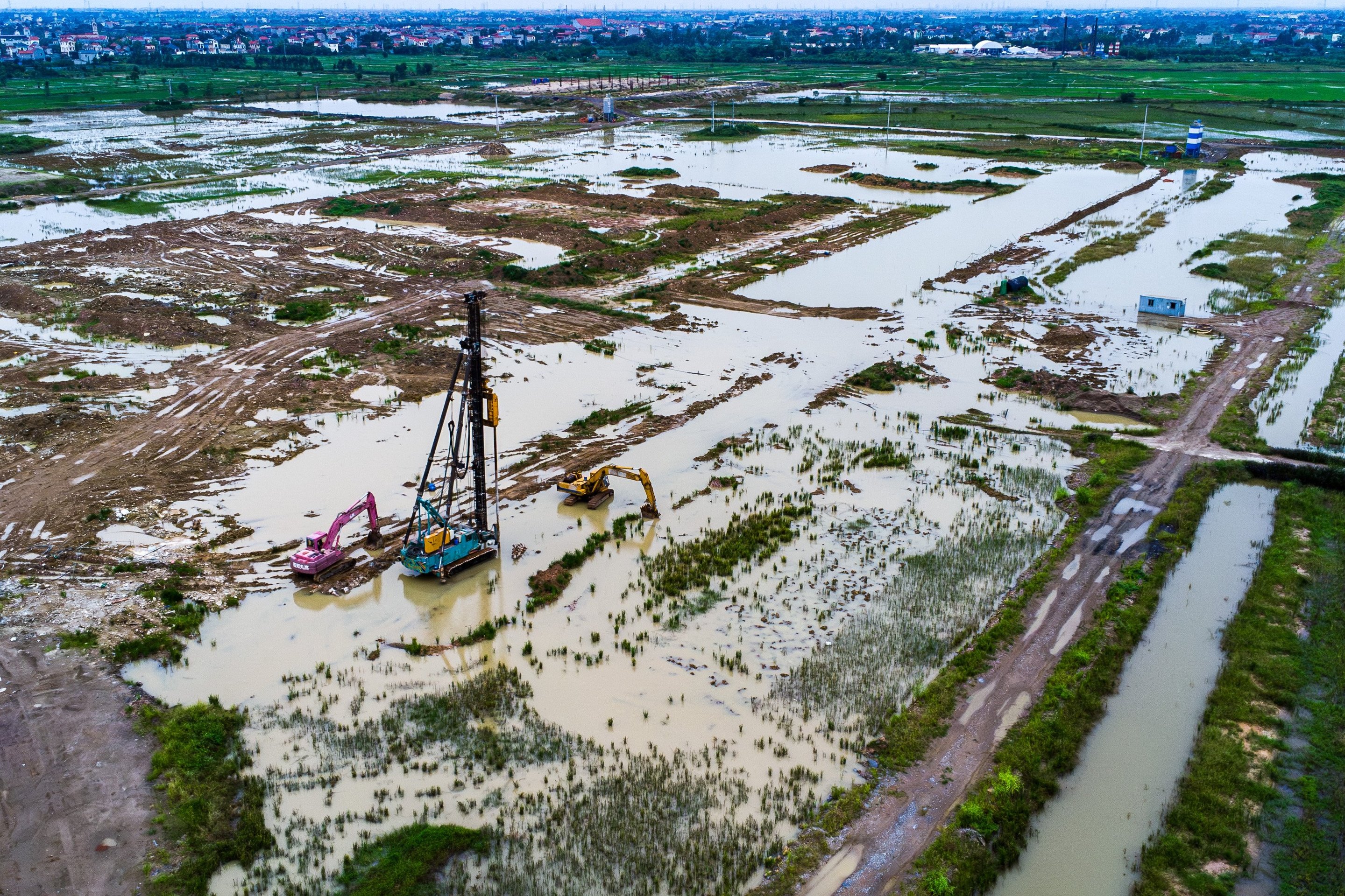 20-1755658942-can-canh-khu-dat-gan-2000-ha-xay-sieu-san-bay-121000-ty-dong.jpg