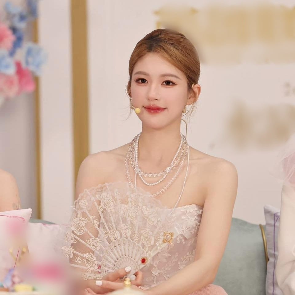 Triệu Lộ Tư là nữ diễn viên đình đám Hoa ngữ, được mệnh danh là 