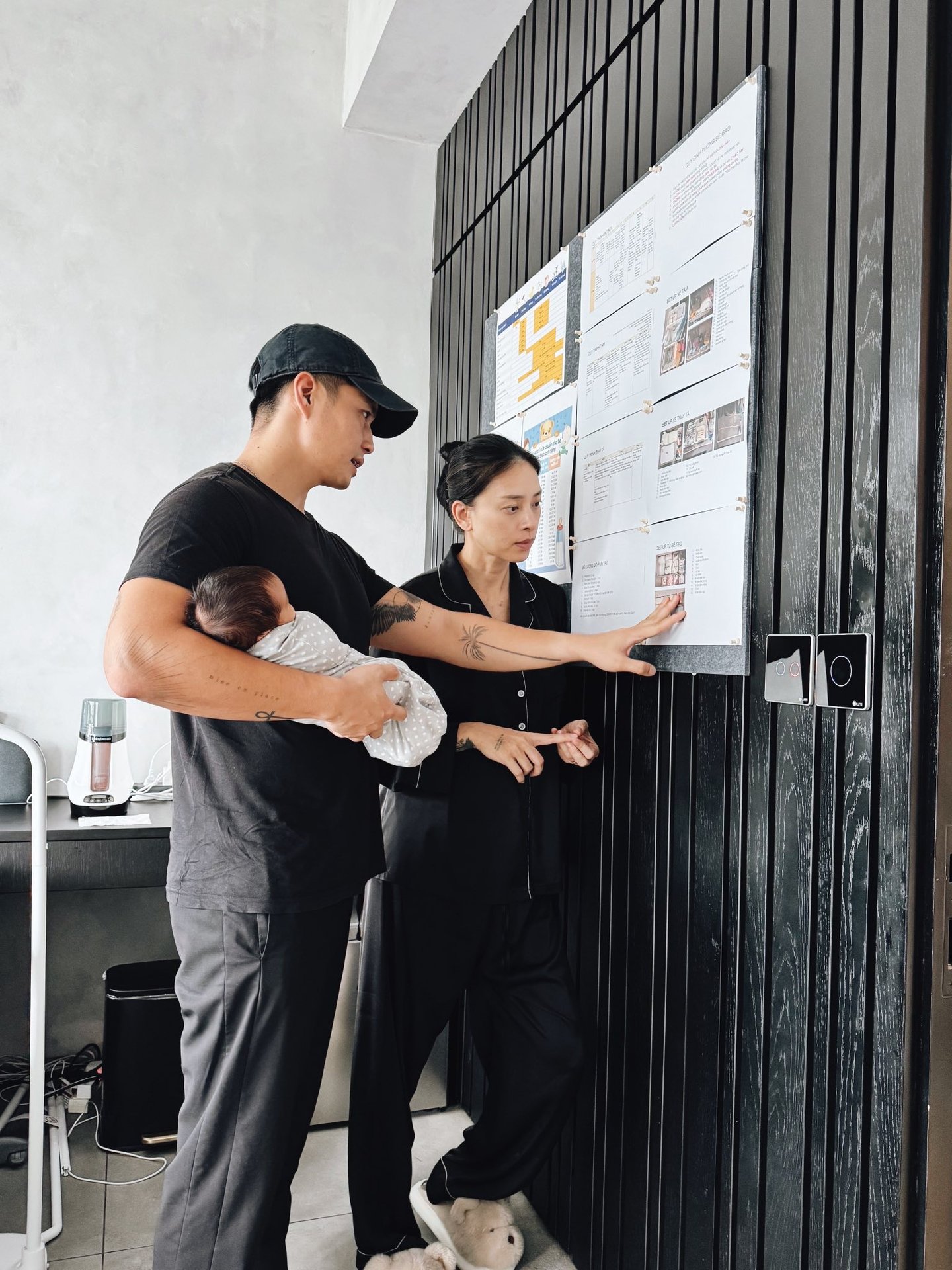 Choáng với lịch trình chăm con của vợ chồng Huy Trần – Ngô Thanh Vân: Một ngày 24 tiếng, ngủ, bú sữa chuẩn từng giây - Ảnh 3.