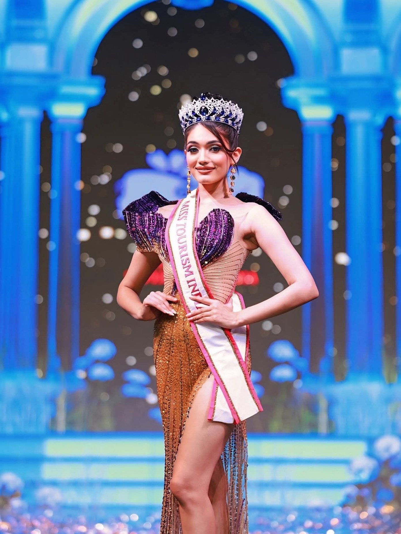 Hoa hậu từ bỏ danh hiệu sau một đêm đăng quang- Ảnh 1.