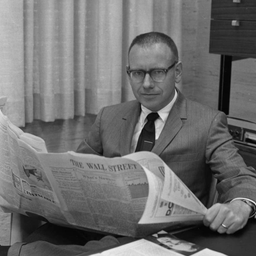 Thú vị hình ảnh ngày trẻ của 7 tỷ phú nổi tiếng thế giới: Berkshire Hathaway đẹp trai như tài tử, CEO của Meta cực đáng yêu- Ảnh 7.