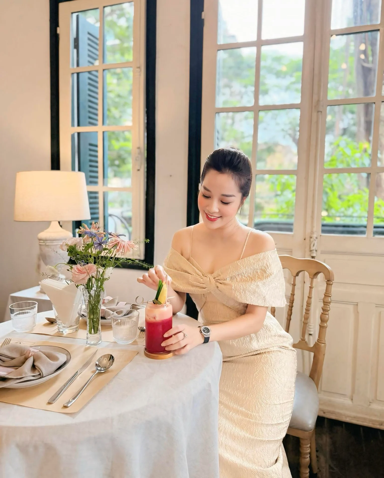 Nhan sắc tuổi 40 và cuộc sống sang chảnh của đại úy công an là mỹ nhân Nhật ký Vàng Anh đình đám- Ảnh 11.