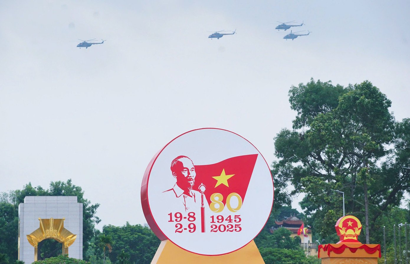 Người dân Hà Nội háo hức chờ xem tổng hợp luyện diễu binh trên các tuyến phố - Ảnh 11.