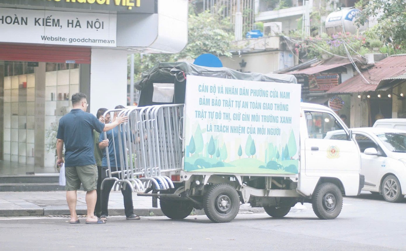 Người dân Hà Nội háo hức chờ xem tổng hợp luyện diễu binh trên các tuyến phố - Ảnh 20.