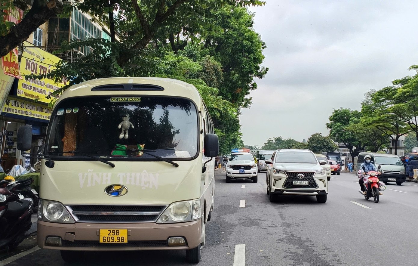 Người dân Hà Nội háo hức chờ xem tổng hợp luyện diễu binh trên các tuyến phố - Ảnh 21.