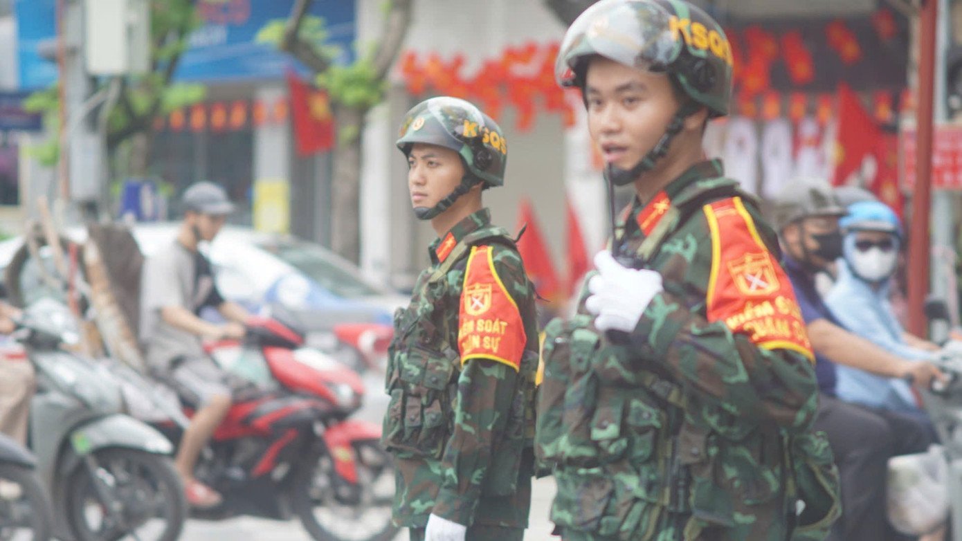 Người dân Hà Nội háo hức chờ xem tổng hợp luyện diễu binh trên các tuyến phố - Ảnh 22.