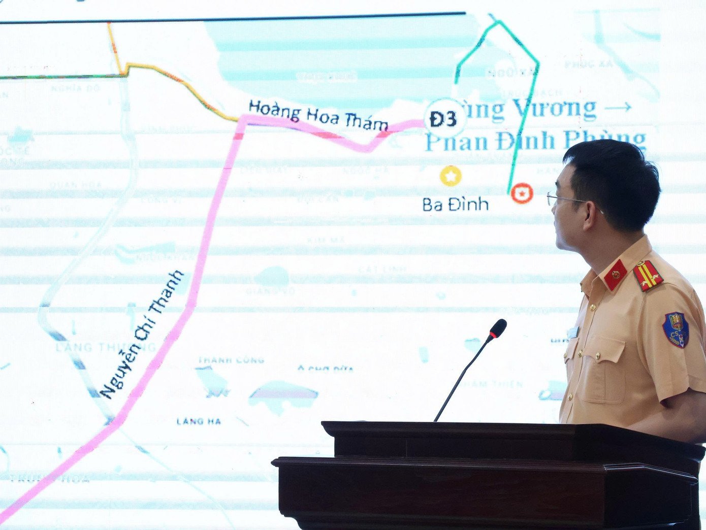 Người dân Hà Nội háo hức chờ xem tổng hợp luyện diễu binh trên các tuyến phố - Ảnh 25.