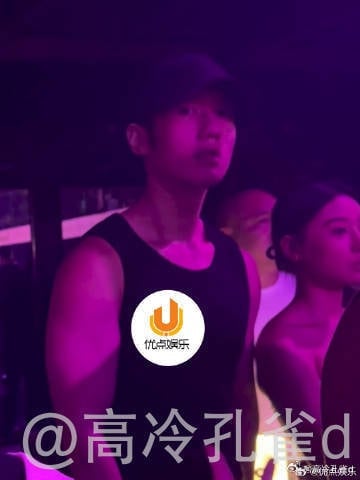 Nữ ca sĩ U45 nghi bị tình trẻ kém 25 tuổi 