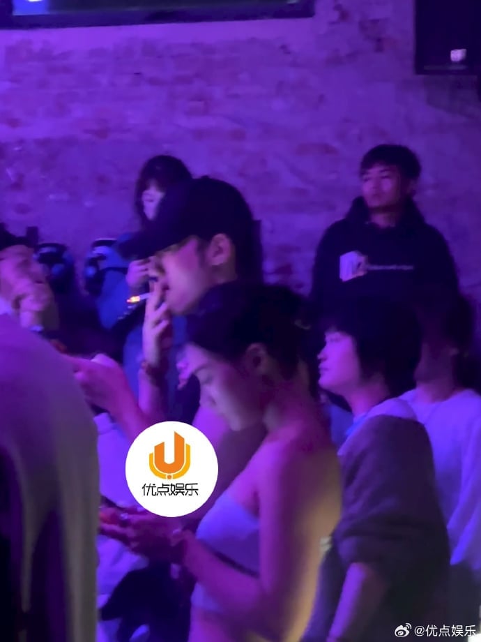 Nữ ca sĩ U45 nghi bị tình trẻ kém 25 tuổi 