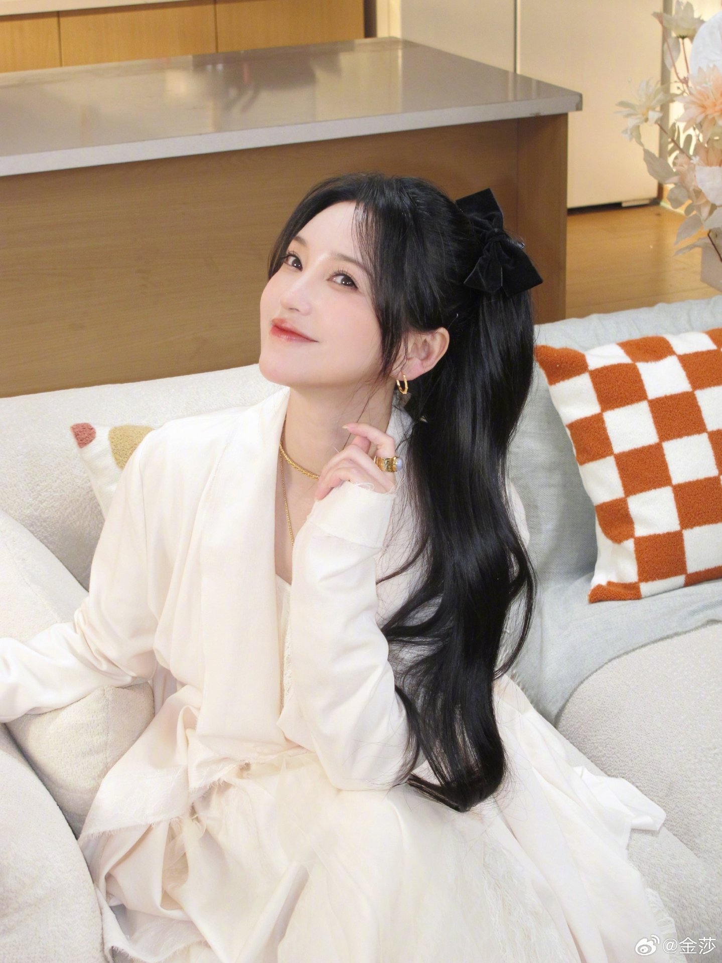 Nữ ca sĩ U45 nghi bị tình trẻ kém 25 tuổi 