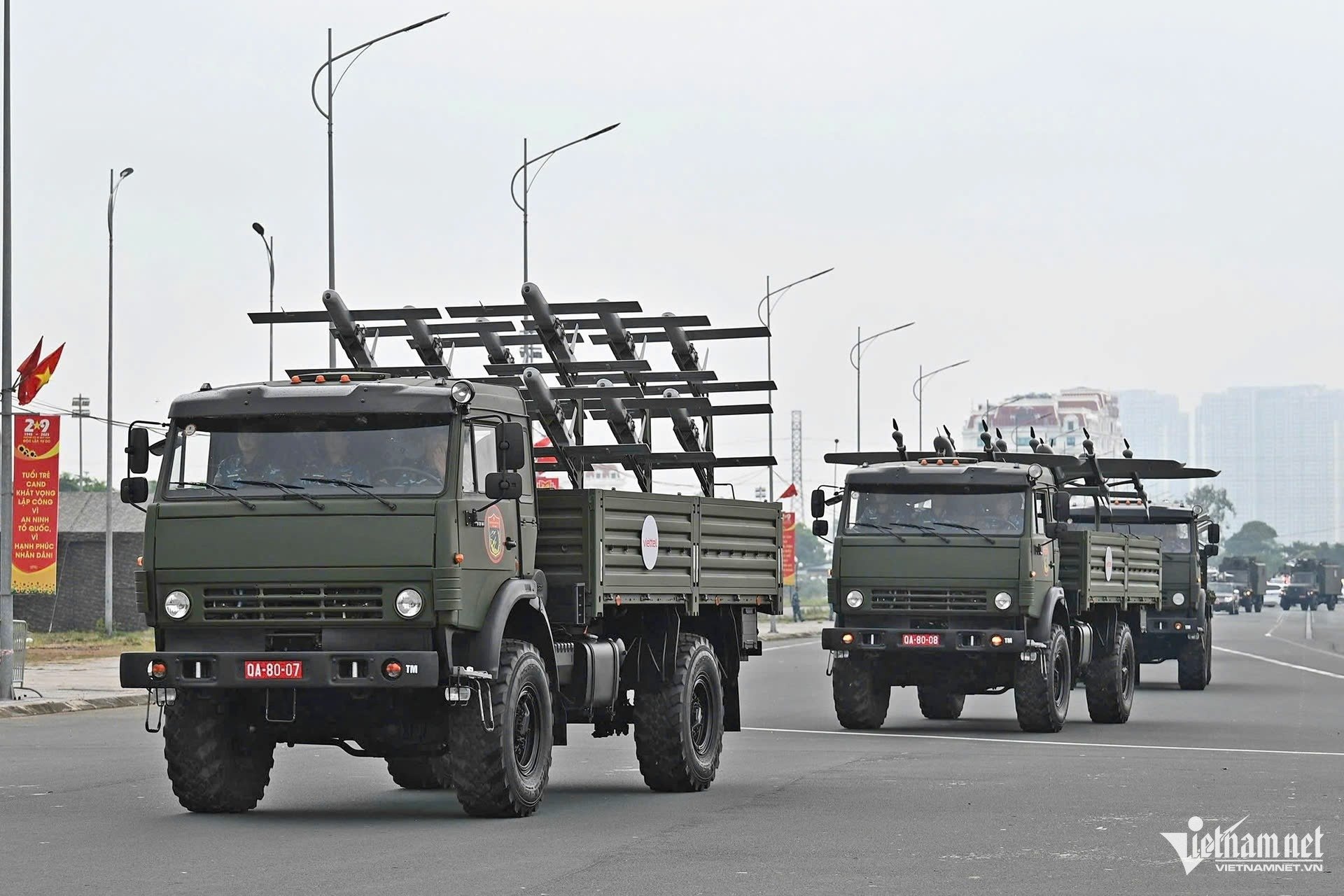 21-1755780190-dan-xe-tang-tien-ve-gan-quang-truong-ba-dinh.jpg