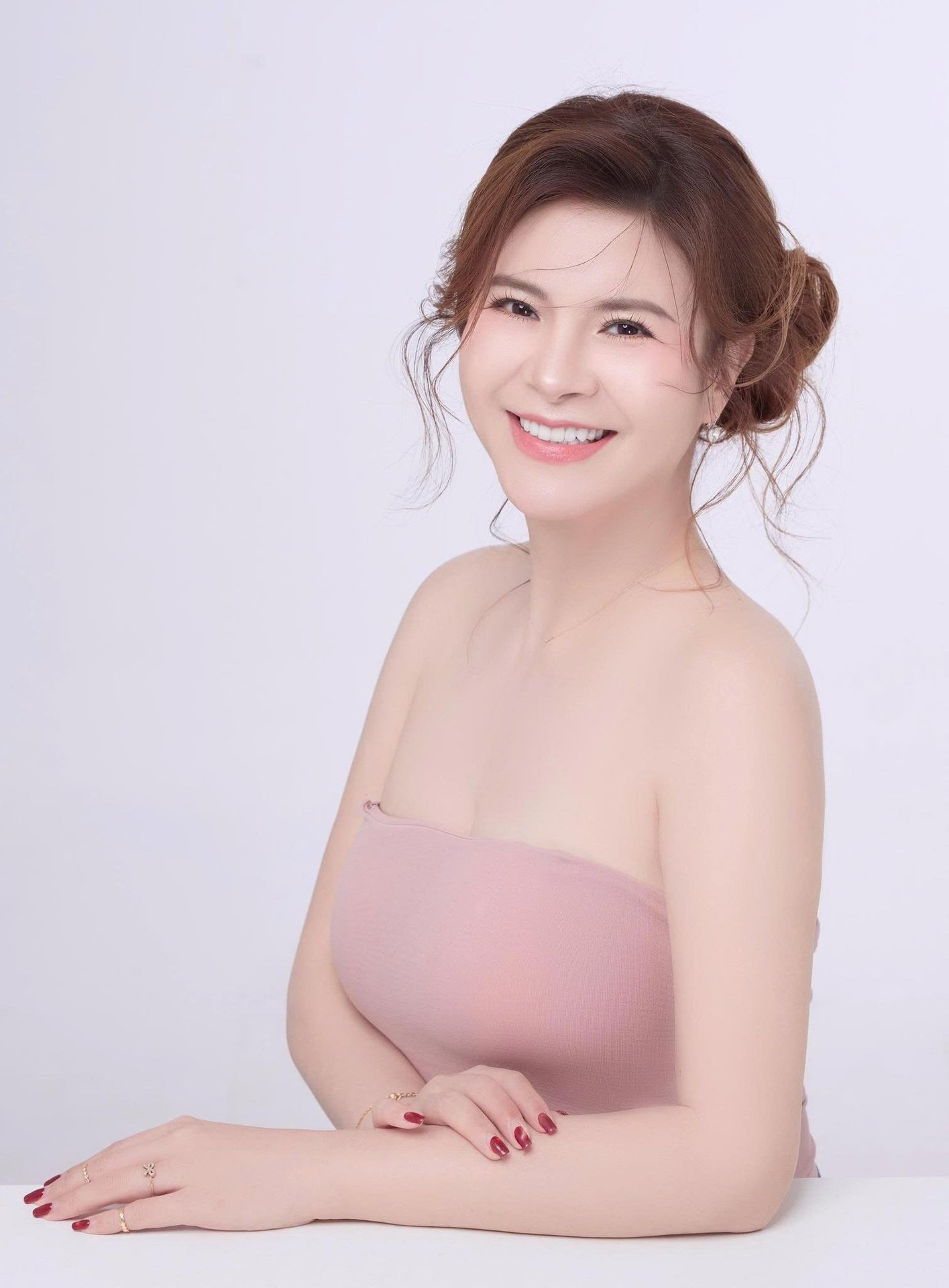 Diễn viên Kim Oanh lên tiếng sau khi gây tranh cãi vì phẫu thuật thẩm mỹ cả gương mặt- Ảnh 5.
