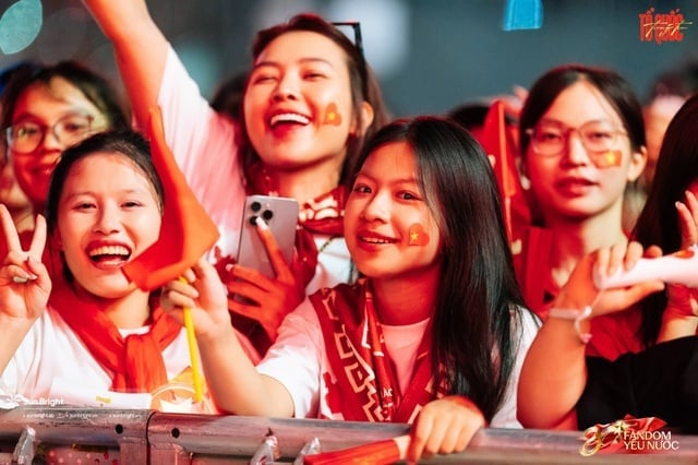 Sức nóng concert quốc gia khiến sao quốc tế cũng phải “nhường đường”- Ảnh 4.