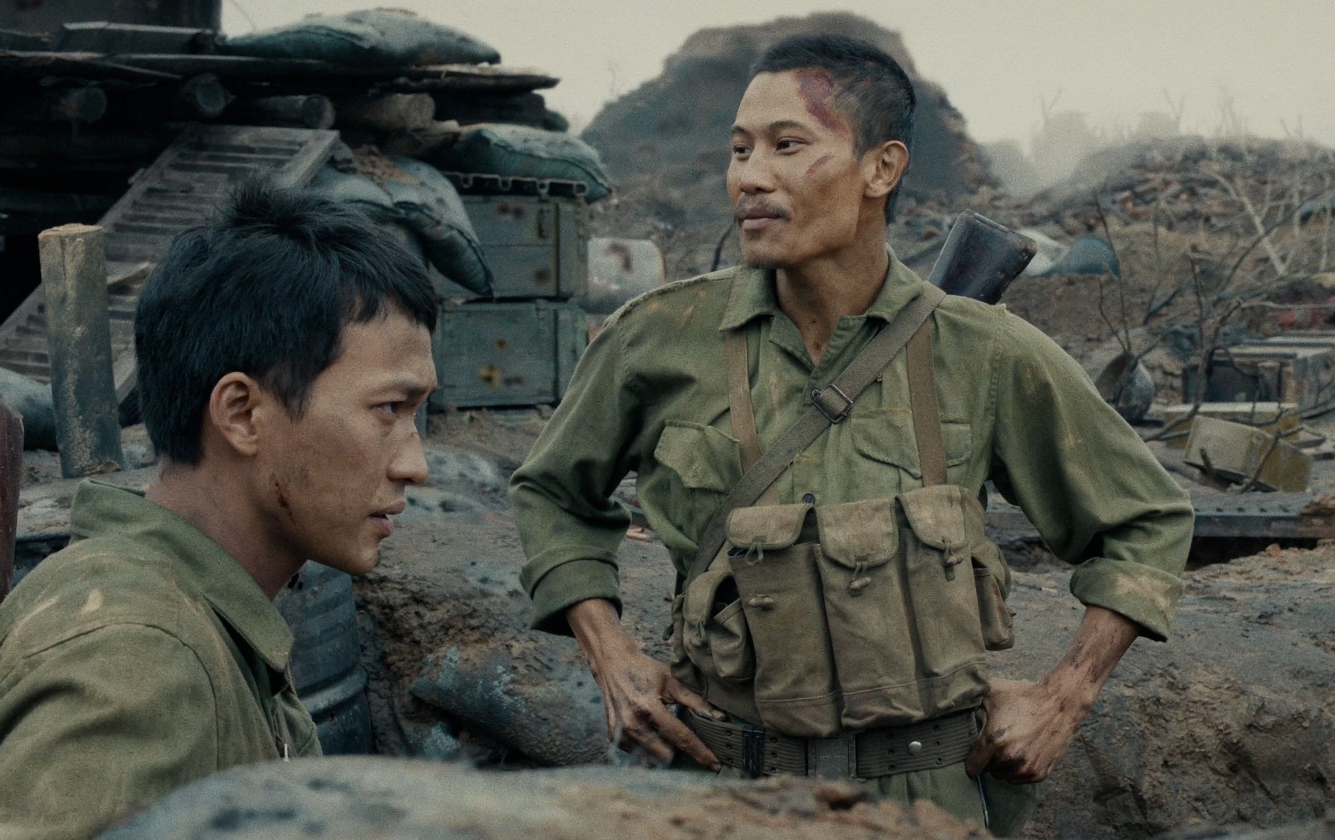 22-1755845443-mua-do-bung-no-doanh-thu-mo-man-24-ty-dong.jpg