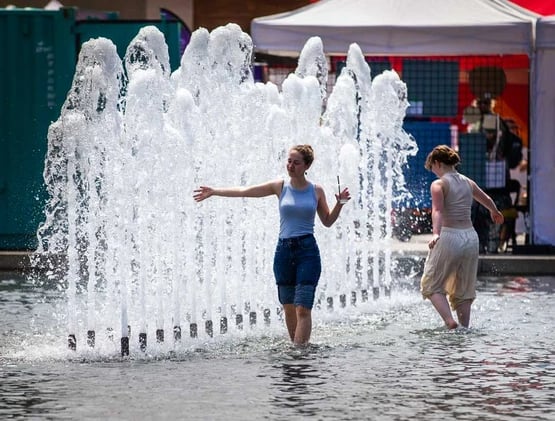 Người dân Canada khổ sở vì quá nóng mà không có điều hòa- Ảnh 1.