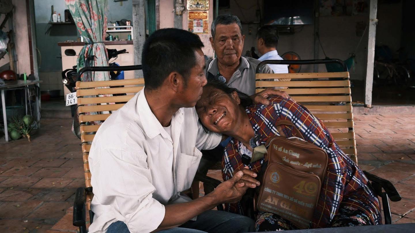 Người phụ nữ trốn chạy chồng vũ phu 29 năm và tình nghĩa “chồng hờ”: Câu chuyện lay động MXH với cái kết bất ngờ- Ảnh 1.