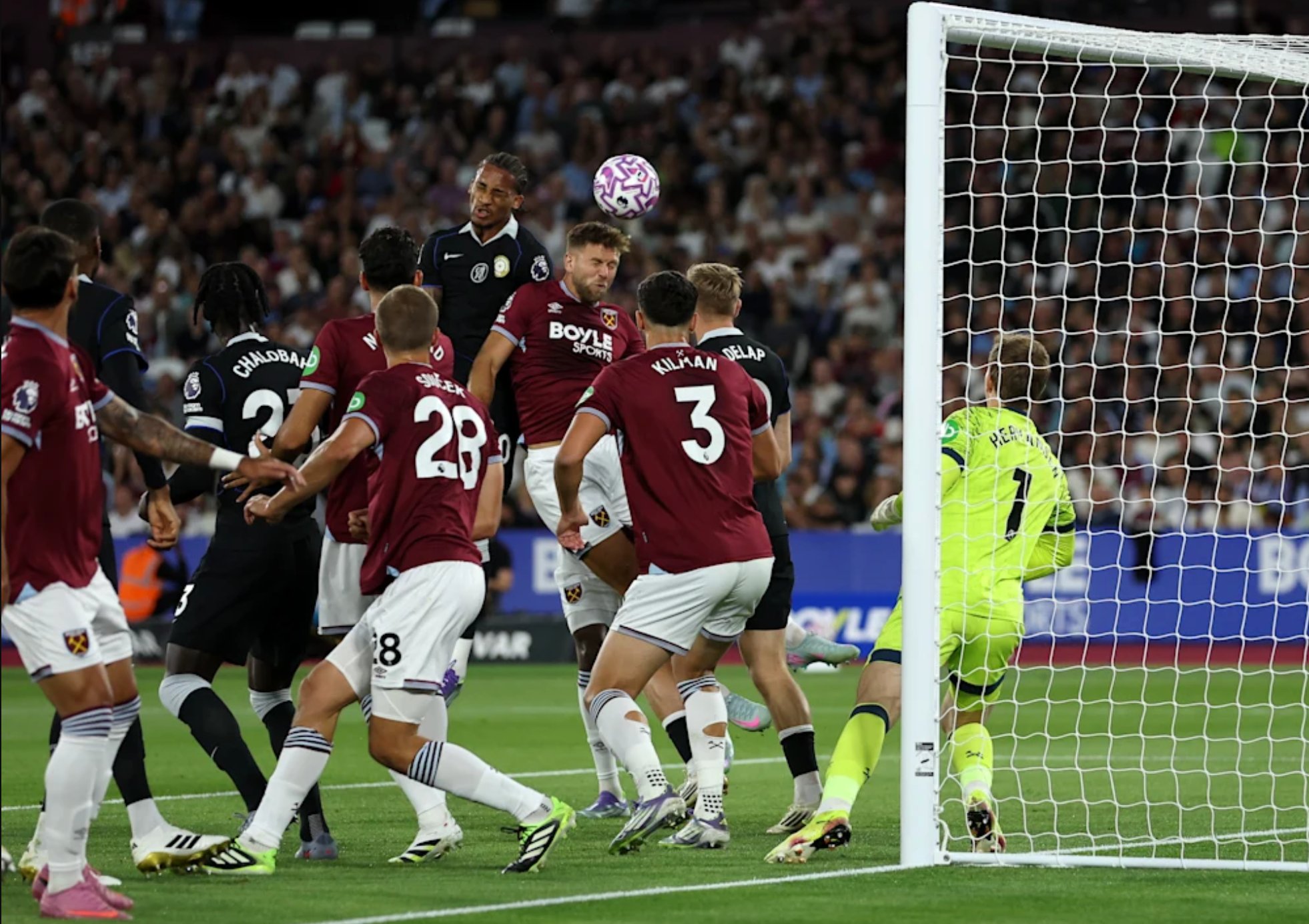 Thắng vùi dập chủ nhà West Ham 5-1, Chelsea lên đỉnh bảng Ngoại hạng Anh- Ảnh 2.