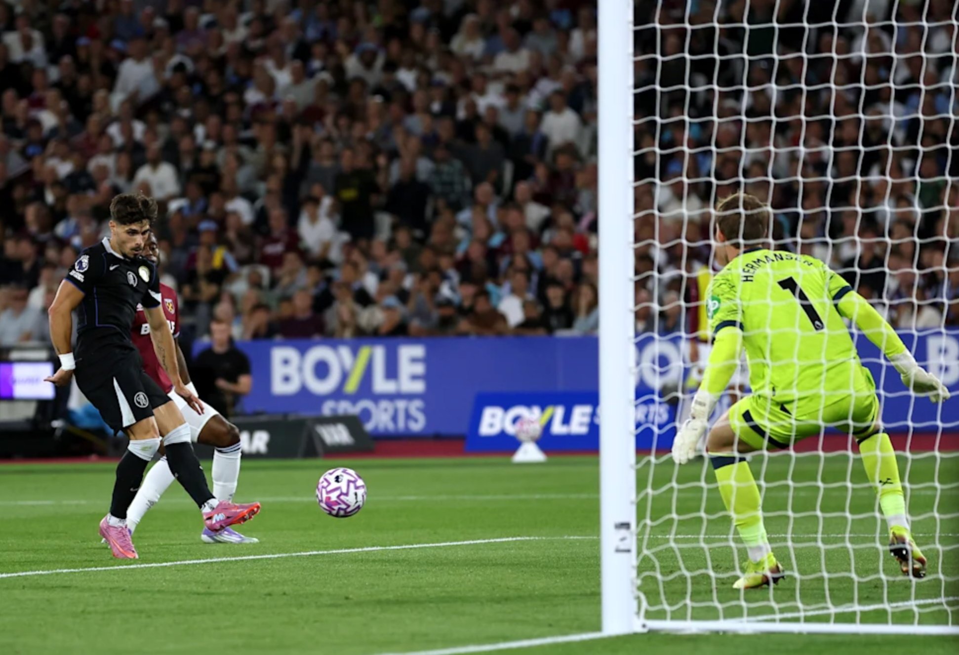 Thắng vùi dập chủ nhà West Ham 5-1, Chelsea lên đỉnh bảng Ngoại hạng Anh- Ảnh 3.