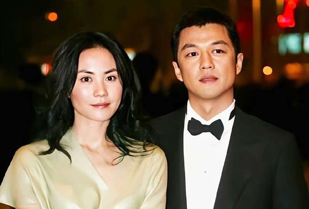 Ly hôn 12 năm, Lý Á Bằng tiếp tục vướng nợ chồng chất, “xé nát” hình ảnh người đàn ông từng gắn bó với Vương Phi- Ảnh 2.