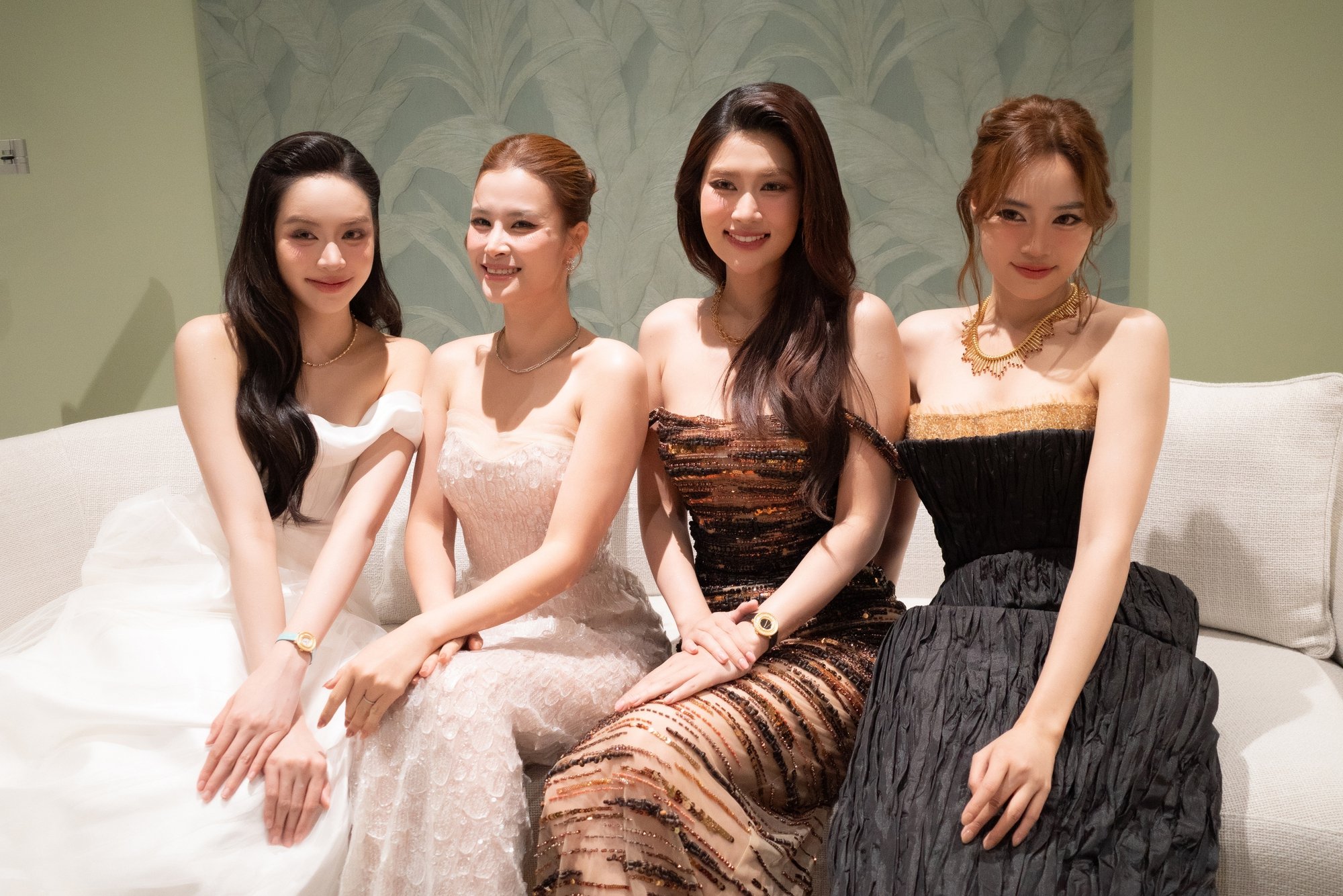 23-1755914609-ninh-duong-lan-ngoc-gay-sot-tai-thai-lan-visual-chat-dep-dan-hoa-hau-khi-chung-khung-hinh.webp
