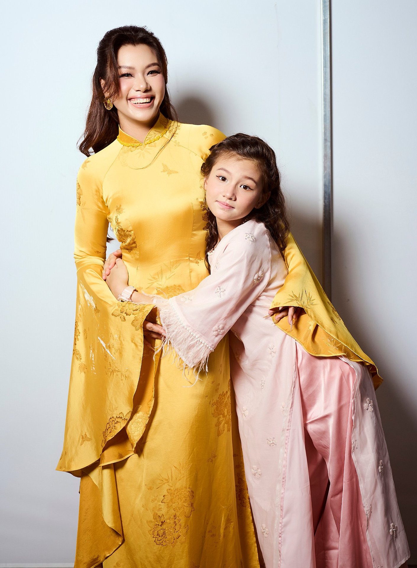 Nữ ca sĩ Việt nổi tiếng lấy chồng người Mỹ, cho con thử làm